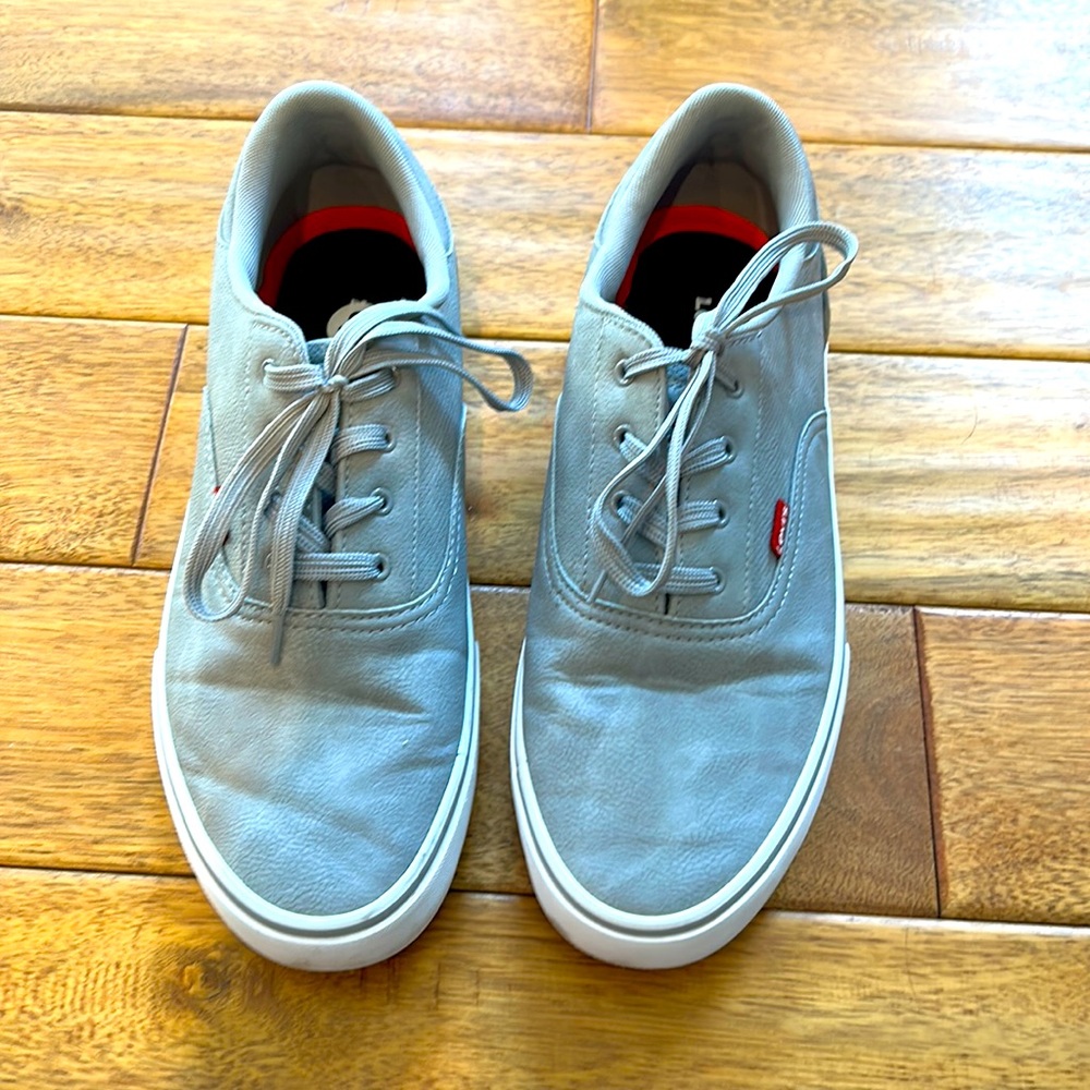 Men’s Levi’s grey sneakers